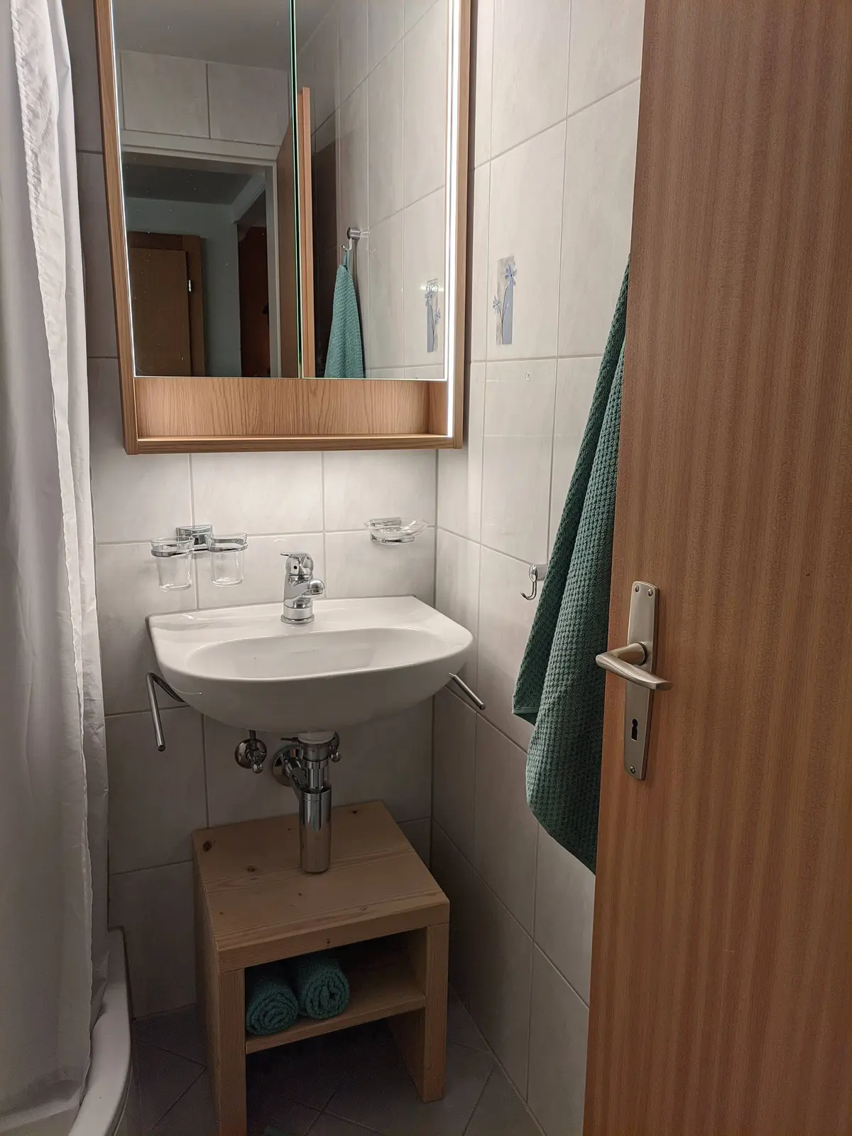 Lavabo mit Spiegelschrank