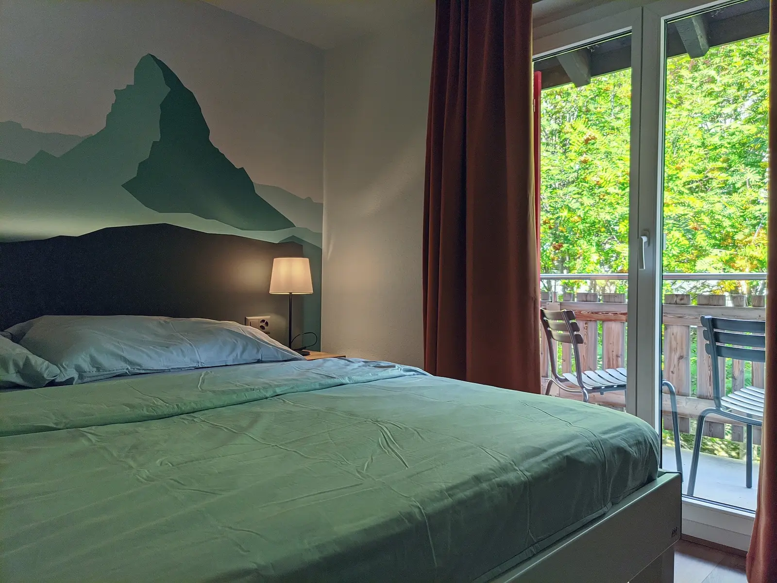 Schlafzimmer mit Matterhorn-Wandbild