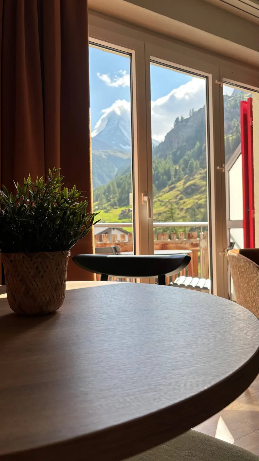 Das Matterhorn vom Esstisch aus