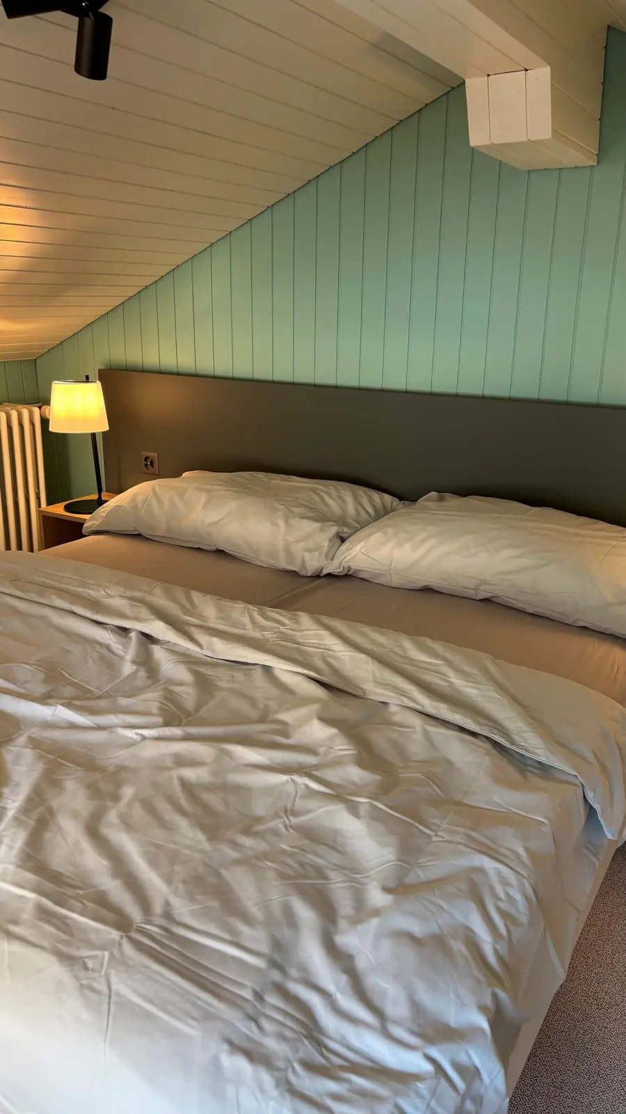Schlafzimmer unter dem Dach