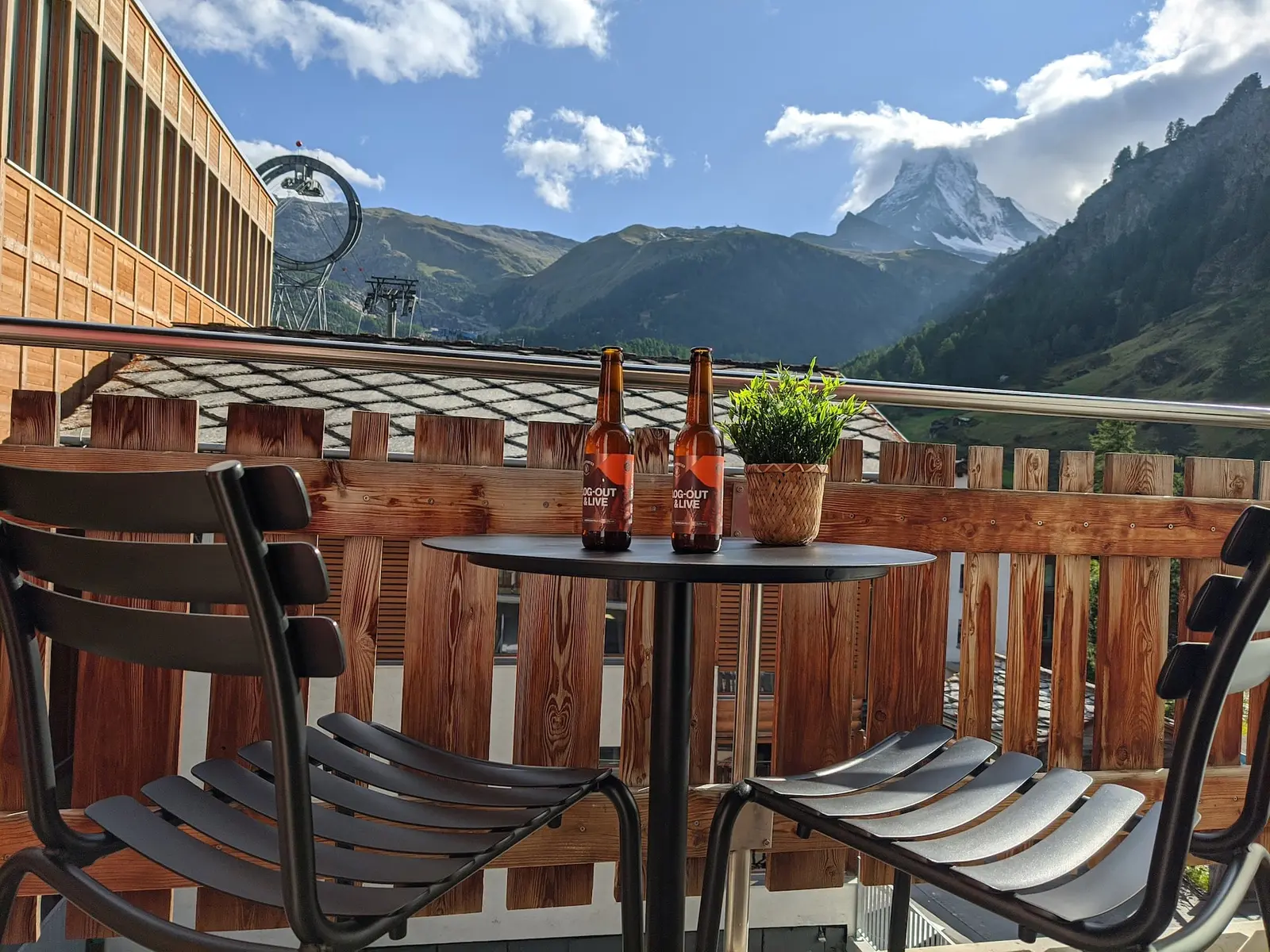 Apéro auf dem Balkon – Matterhorn inklusive